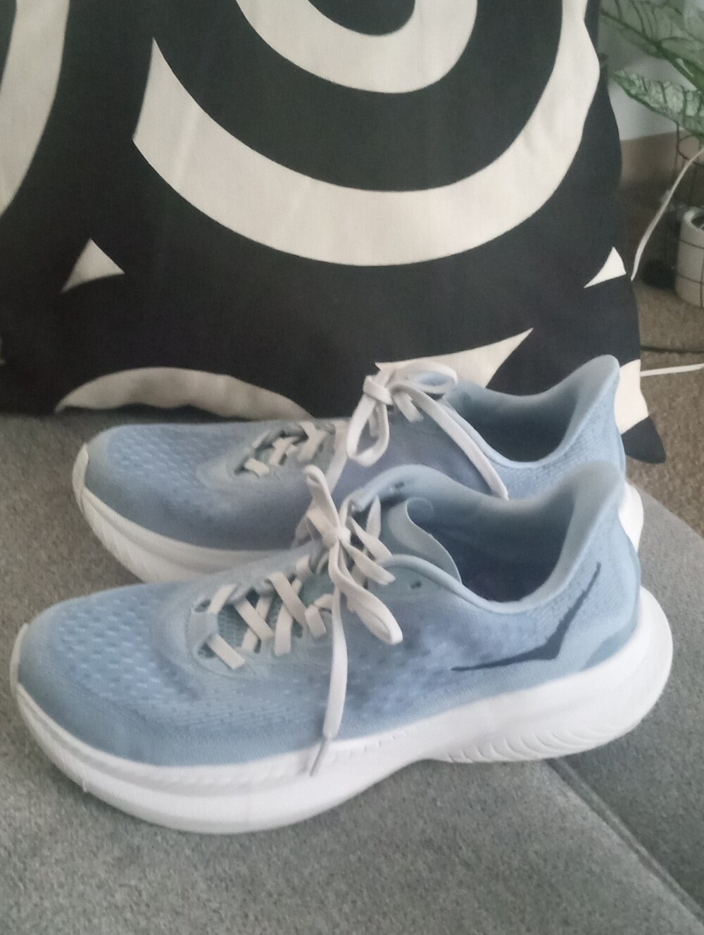 Hoka Women's Light Blue and White Running Sneakers 8.5 - Picture 4 of 10